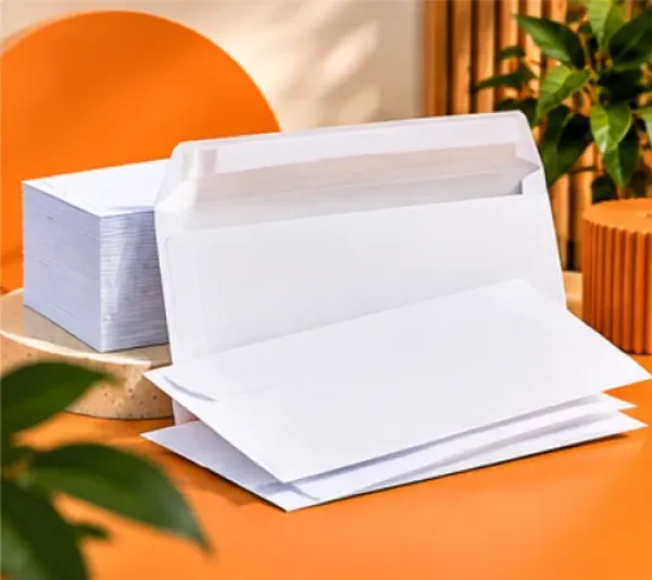 SUPER MAIL koperty o wysokiej bieli i gramaturze, samoklejące z paskiem (HK)